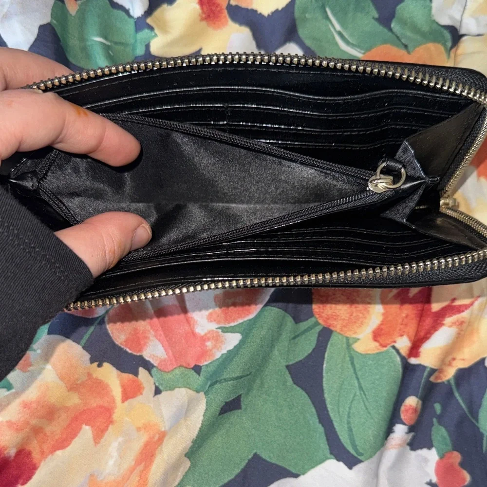 Victoria's Secret Black and White Striped Zip Wallet with Heart Charm - Picture 7 of 8